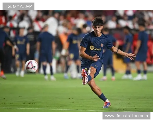 德拉富恩特称所有球员渴望为国效力表示不理解弗里克以自我为中心