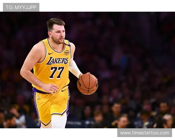 东契奇空砍22+5+11 老鹰7人上双大胜湖人